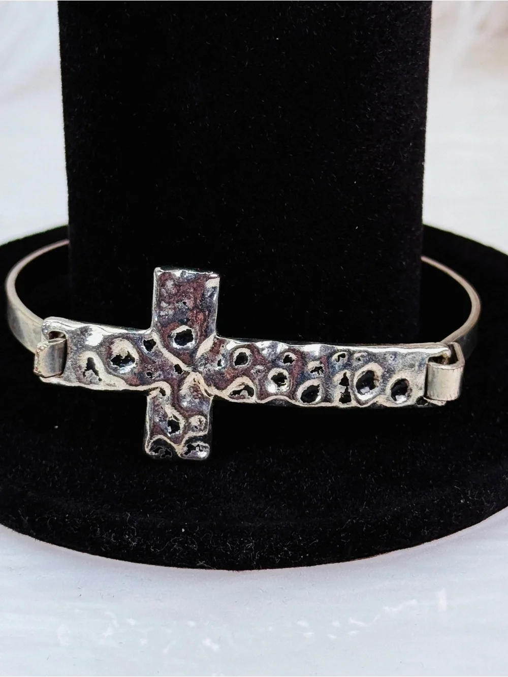 Vintage aged, Silvertone hammered cross bangle bracelet